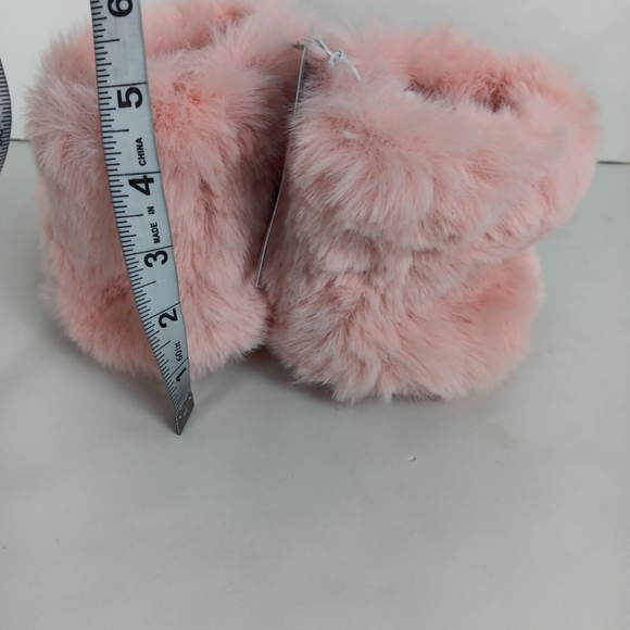 Cat & Jack Faux Fur Slippers Blush Pink Dallas Fluffy Bootie Girls M 7-8 NWT - Picture 10 of 10